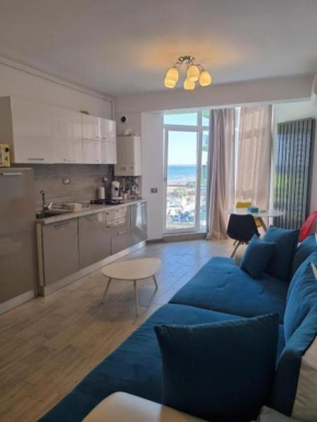 Hampton 4 Apartment by ALZ